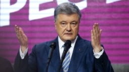 Президент України Петро Порошенко на брифінгу після оприлюднення даних національного екзит-полу щодо результатів другого туру президентських виборів. Київ, 21 квітня 2019 року