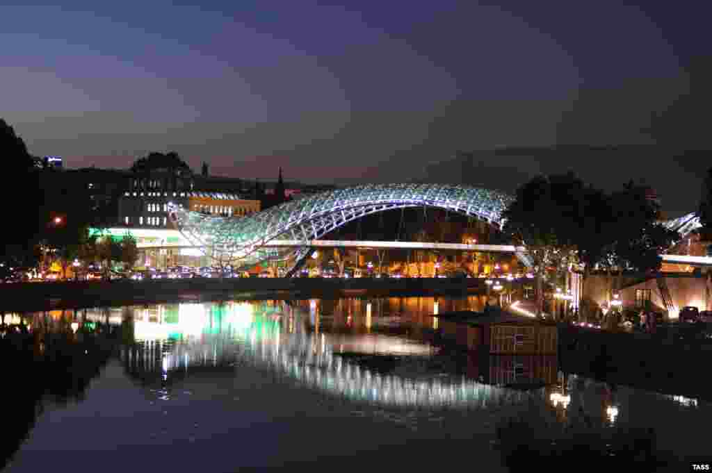 The Bridge of Peace at night