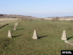 Так называемое поле смерти близ Симферополя, где во время Второй мировой войны были расстреляны евреи и крымчаки Крыма