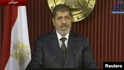 Мурси пытается усмирить оппозицию