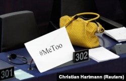 Кампания #MeToo из США распространилась по всему миру: эта фотография была сделана в Европейском парламенте