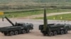 Російські ракетні комплекси «Іскандер-M», здатні нести ядерну зброю. Такі комплекси Росія розмістила на території Білорусі, а особовий склад пройшов відповідні навчання
 