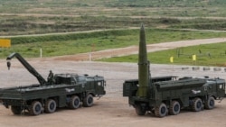 Російські ракетні комплекси «Іскандер-M», здатні нести ядерну зброю. Такі комплекси Росія розмістила на території Білорусі, а особовий склад пройшов відповідні навчання
 