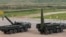 Російські ракетні комплекси «Іскандер-M», здатні нести ядерну зброю. Такі комплекси Росія розмістила на території Білорусі, а особовий склад пройшов відповідні навчання
 