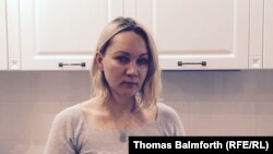 Елена Балановская в кухне в новой квартире, приобретенной в ипотеку. 17 декабря 2014 года.