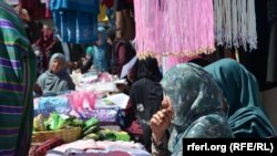 حکومت محلی بامیان تلاش دارد تا با برگزاری این گونه نمایشگاه‎ها به رشد صنایع دستی زنان بامیان کمک کند.