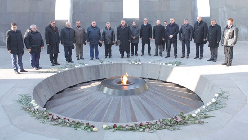 Լեոնիդ Կալաշնիկովը հարգանքի տուրք է մատուցել Հայոց ցեղասպանության զոհերի հիշատակին