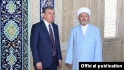 Президент Узбекистана Шавкат Мирзияев и муфтий страны Усманхан Алимов в Самарканде.