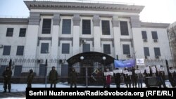 Акція біля посольства Росії в Києві з вимогою знайти зниклих безвісти в Криму