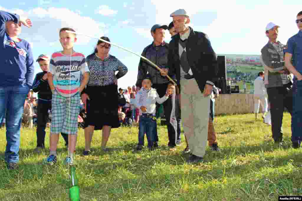 Сабантуйда "балык тоту" ярышы