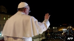 Papa Francisc, în balconul Bazilicii Sf. Petru