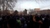 نماینده مجلس: پنج سال زندان برای نوجوان معترضی که پرچم پایین کشید