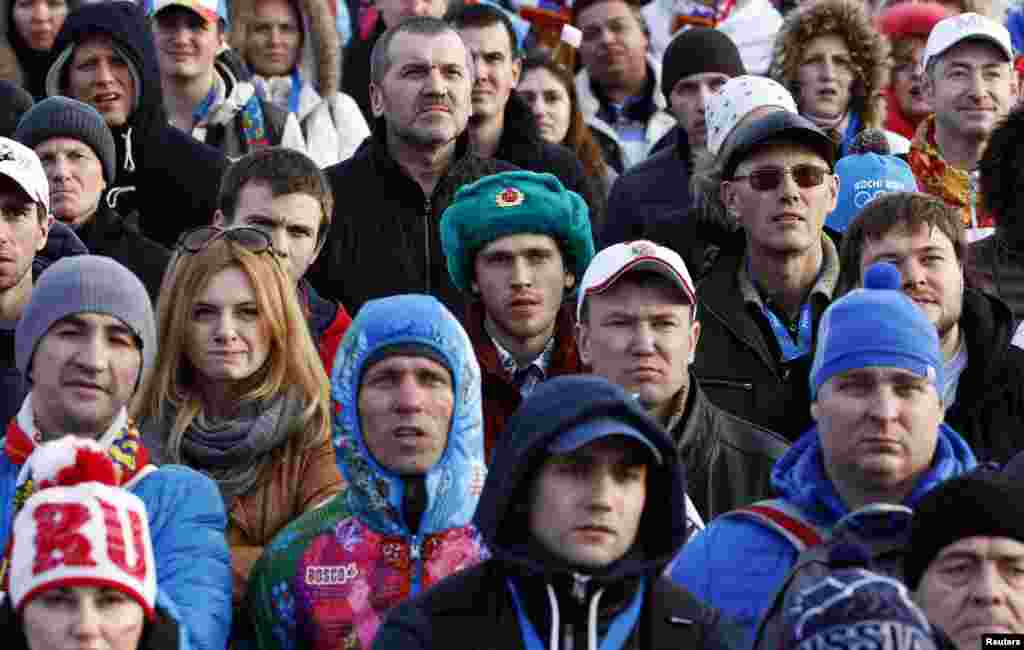 The home crowd did not have a lot to cheer about in the ice hockey game between Russia and Finland. (Reuters/Eric Gaillard)