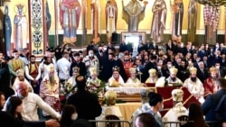 Fotografija iz Hrama Hristovog vaskrsenja gdje je bio izložen otvoreni kovčeg sa tijelom mitropolita