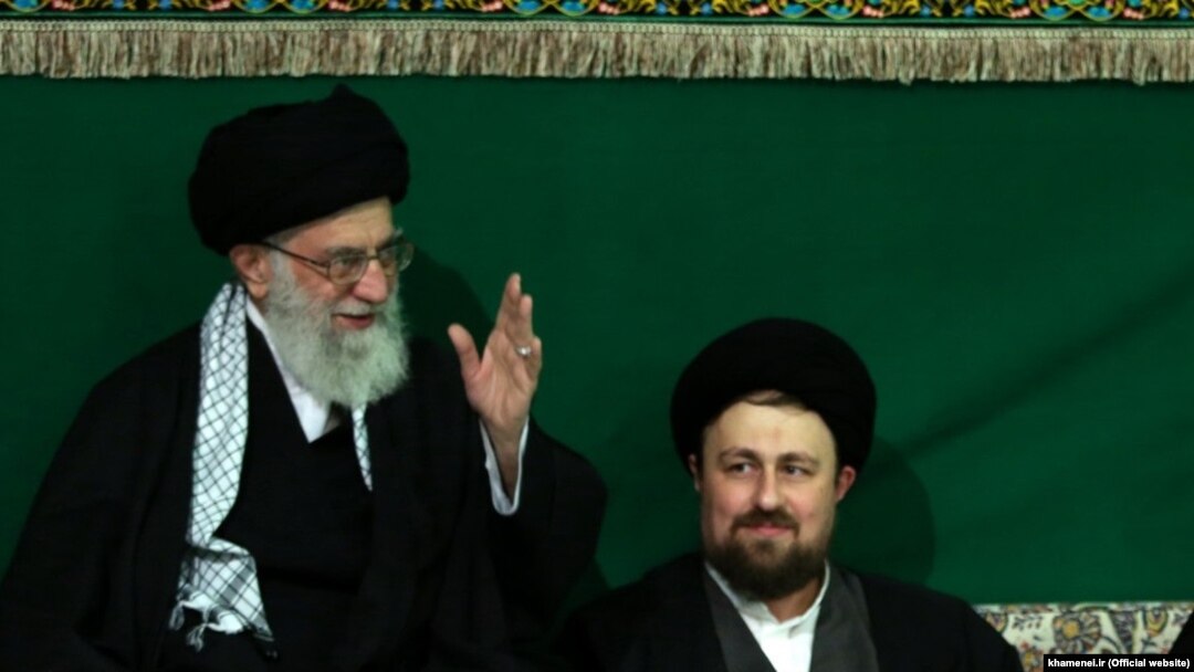 حسن خمینی بعضا در مراسم عمومی برگزار شده در دفتر آیتالله خامنهای حاضر میشود