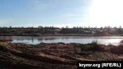 Добыча токсичного песка в Нижне-Чурбашском хвостохранилище, Керчь, 4 февраля 2019 год