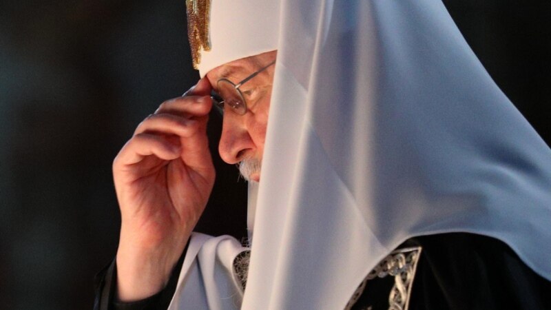 Патриарх РПЦ Кирилл объехал Москву с иконой, чтобы побороть коронавирус. Епископ в Молдове для того же облетел страну на частном самолете 