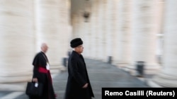Püspökök érkeznek arra a négynapos vatikáni találkozóra, amelyet a szexuális bántalmazások ügyében hívott össze Ferenc pápa. 2019. február 21.