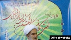 آيت الله منتظری، سرشناس ترين روحانی منتقد حکومت جمهوری اسلامی، از حضور نيروهای نظامی در عرصه سياسی ايران انتقاد کرده است.