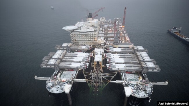 Судно "Пиониринг Спирит" на укладке трубопровода "Северный поток — 2" 