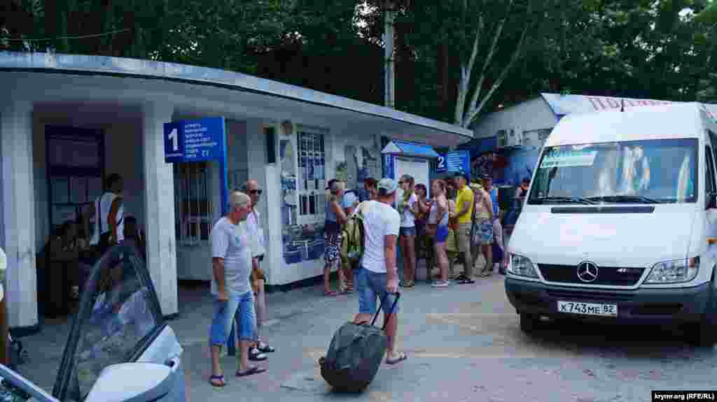 Автостанція в Коктебелі 