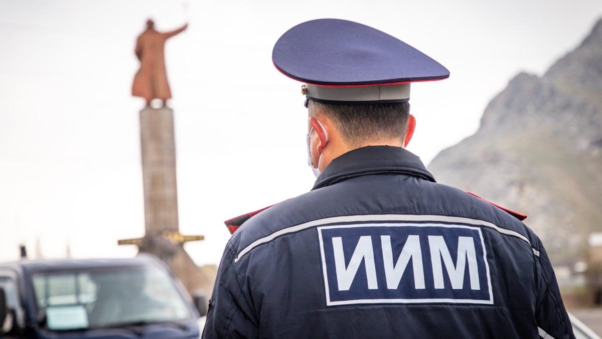 Ошто милиция кызматкеринин сөөгү үйүнөн табылды
