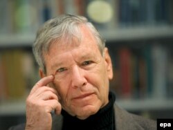 Amos Oz în 2008