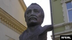 В'ячеслав Чорновіл -- Погруддя в Івано-Франківську, встановлене 24 грудня 2007 р.