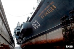 Another view of the Admiral Kuznetsov in the PD-50 floating dry dock in Murmansk in 2006