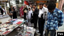 Iran -- A newsstand in Tehran, 17 April 2014.