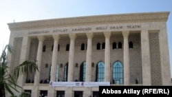 Azərbaycan dövlət dram teatrı.