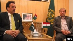 مصطفی محمدنجار وزیر کشور جمهوری اسلامی روز جمعه برای گفت و گو با مقام های پاکستانی در باره برخورد با گروه ریگی به اسلام آباد سفر کرد.