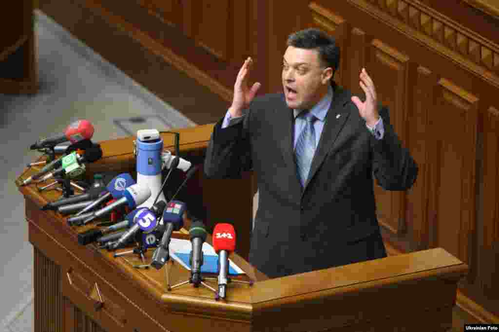Олег Тягнибок під час відкриття «свого» засідання опозиції в залі Верховної Ради, 4 квітня 2013 року