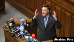Олег Тягнибок під час відкриття «свого» засідання опозиції в залі Верховної Ради