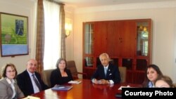 السفير سمير الصميدعي يستقبل وفد المجلس الأميركي الكلداني