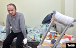 Oleg Kashin in a Moscow hospital after being savagely beaten in December 2010