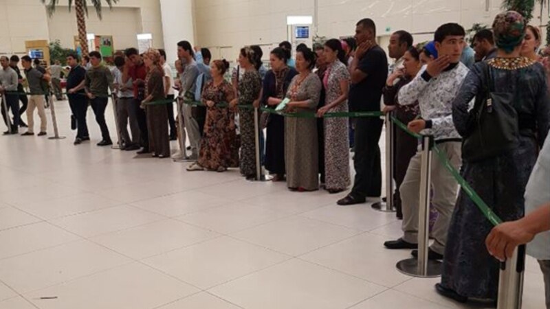 Aşgabadyň aeroportunda her gün onlarça türkmenistanly Stambula uçmakdan mahrum edilýär