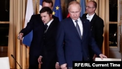 Volodymyr Zelenskiy (left) and Vladimir Putin meet on December 9 in Paris.