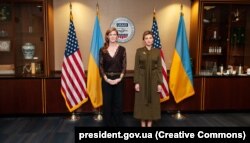 Перша леді України Олена Зеленська і адміністраторка Агентства США з міжнародного розвитку (USAID) Саманта Павер. Вашингтон, 18 липня 2022 року