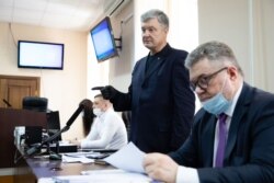 Суд обирає запобіжний захід експрезидентові Петру Порошенку через підозру щодо перевищення влади