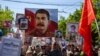 «Өлбөс полктун» жүрүшүндө Сталиндин плакатын да көтөрүштү. 9-май, 2019-жыл. 