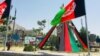 چهار راهی دهمزنگ کابل که با بیرق‌های ملی افغانستان مزین شده‌است