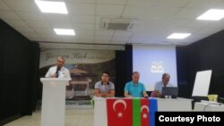 Булат Гатин чыгыш ясый