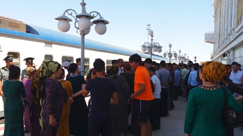 TürkmenabatAşgabat otlusynda ýolagçylar polisiýa tarapyndan 'talanýandygyny' aýdýarlar