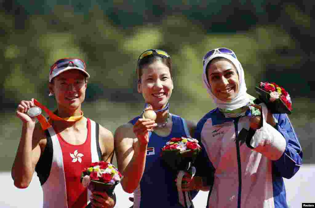 Cənubi Koreyada təkadamlıq qayıqda bürünc medal qazanmış iranlı idmançı Soulmaz Abbasiazad, 25 sentyabr 2014