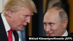 U.S. President Donald Trump (left) and Russian President Vladimir Putin at an economic summit in Vietnam last year. 
