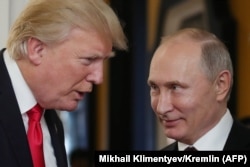 Президент США Дональд Трамп (л) та президент Росії Володимир Путін