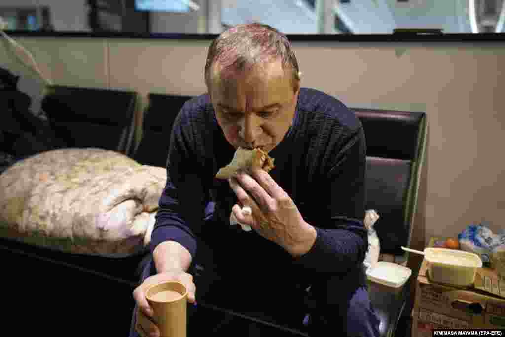 A simple meal for one of the two dozen Russians who have been stranded at Tokyo International Airport in Haneda, Japan, on April 14.