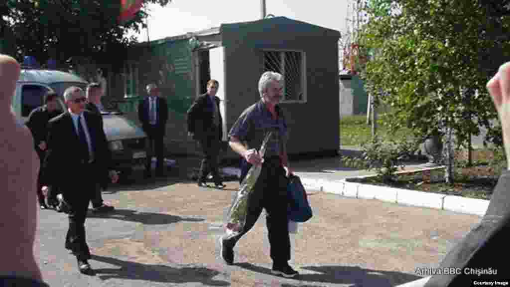 2 iunie 2004, eliberarea lui Alexandru Leşco după 12 ani de detenţie ilegală la Tiraspol