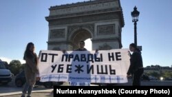 Париждегі алматылық белсенділерді қолдау акциясы. 24 сәуір 2019 жыл.